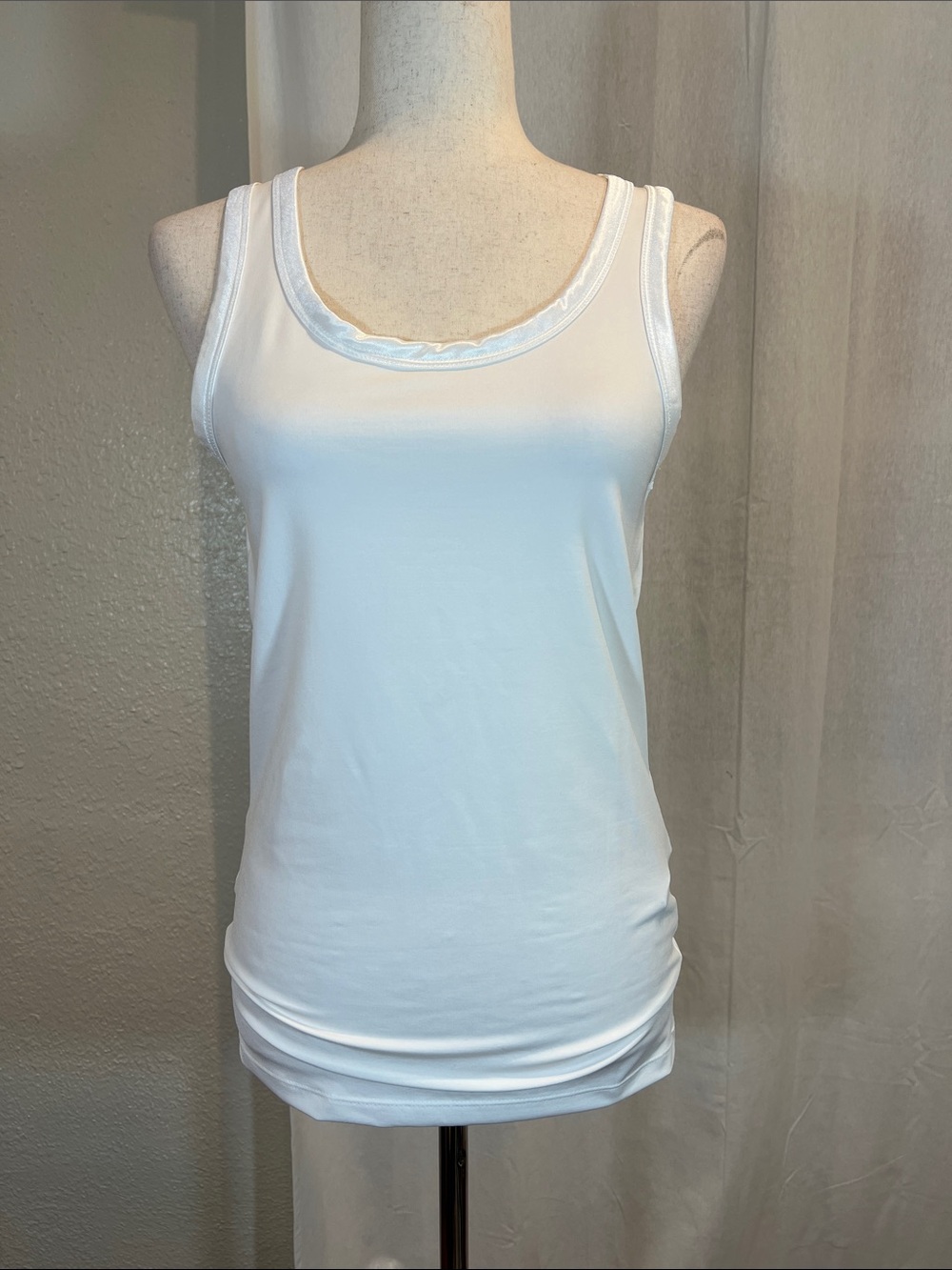 B.young Ian Sin B Classic White Scoop Neck Tank Top. Size M. NWT